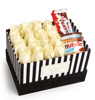 puantiyeli vazoda 11 kırmızı gül Çiçeği & Ürünü Çizgili Kutuda Çikolatalı Beyaz Gül 