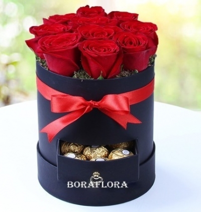 bora flora  Kutuda Kırmızı Güller ve Çikolatalar 