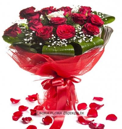15 kırmızı gül buketi Çiçeği & Ürünü Kırmızı Beyaz Gül Buketi 
