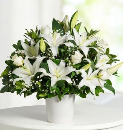 vazoda iri  beyaz güller Çiçeği & Ürünü GÜL LİLYUM ARANJMANI 