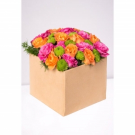  Marmaris Çiçek Gönder Kare kutu içerisinde çardak gülleri ve biçme