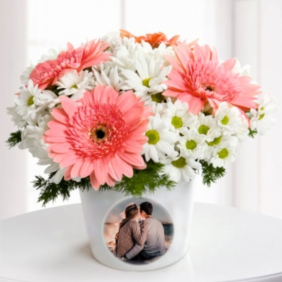  Marmaris Çiçek Kişiye özel vazolu Papatya Gerbera aranjmanı