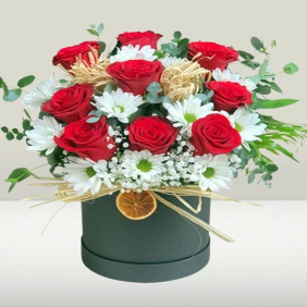  Marmaris Çiçek Siparişi Kutuda Kırmızı Gül ve Papatyalar