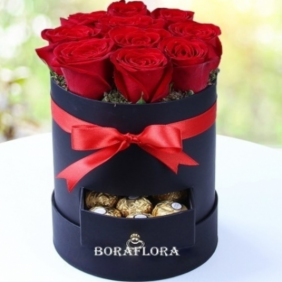  Marmaris Çiçek  Kutuda Kırmızı Güller ve Çikolatalar