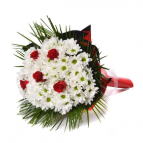  Marmaris Çiçekçiler Beyaz Papatyalar ve t Kırmızı Gül Buketi