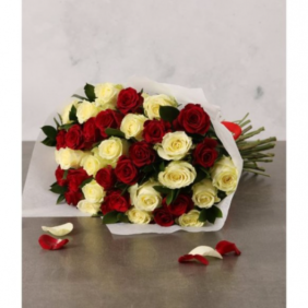  Marmaris Çiçek Siparişi Kalplerin Kraliçesi - 36 Kırmızı Beyaz Gül Buketi -