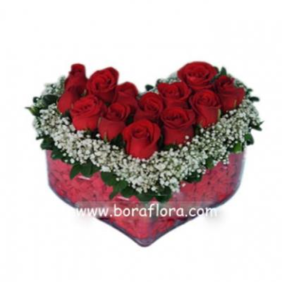 Marmaris Çiçekçi Kalpte Kırmızı Güller